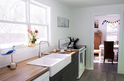 Halifax County Cottage | Luxury Farmstaycation - The Moose River Cottage at Lindsay Lake Farms