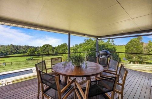 Maleny House | Luxury Farm Escape in Maleny - 2 minutes to Maleny Town