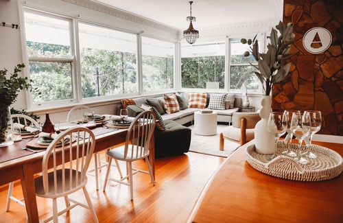 Trawool House | Luxury Farm stay- 4 bed house- 25 acres- 1 hour from Melbourne