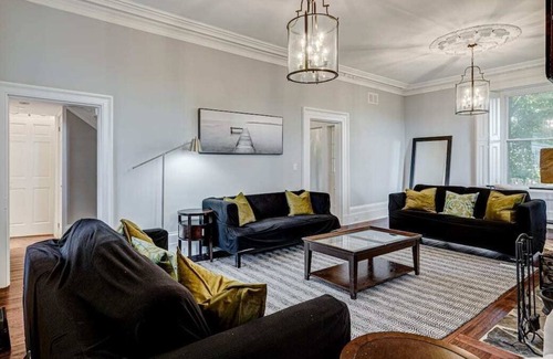 Puslinch House | Luxury Farm w/ pool & hot tub. Weekend Getaway