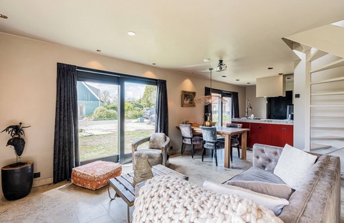 Ilpendam Cottage | Luxury Farmhouse Cottage With Home Cinema Next to Amsterdam and Volendam