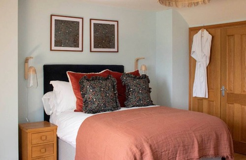 Wressle Other | Luxury Farmhouse:Hot tub/pool table/big garden/fire pit. Central meet up point.