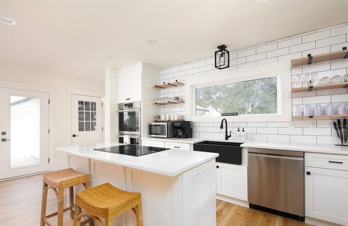 Shelbyville House | Luxury farmhouse on Bourbon Trail with hot tub - Bulleit 4 mi - Frankfort 15 mi