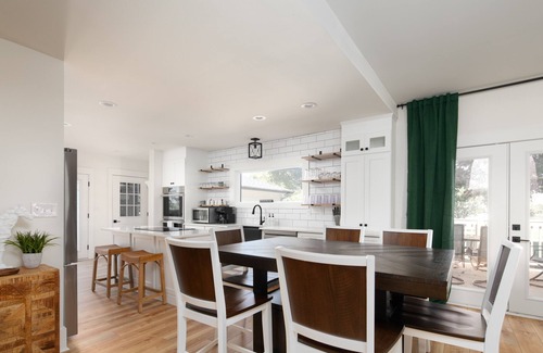 Shelbyville House | Luxury farmhouse on Bourbon Trail with hot tub - Bulleit 4 mi - Frankfort 15 mi