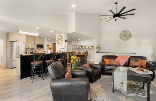 Carbondale House | Luxury Farmhouse Retreat
