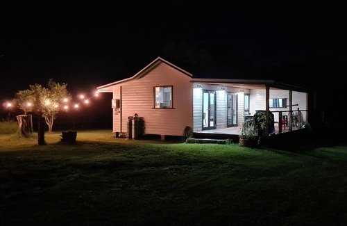 Collombatti House | Luxury Farmstay with Spectacular district views & Pet friendly