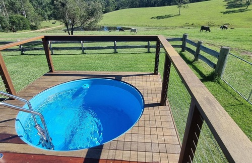 Collombatti House | Luxury Farmstay with Spectacular district views & Pet friendly
