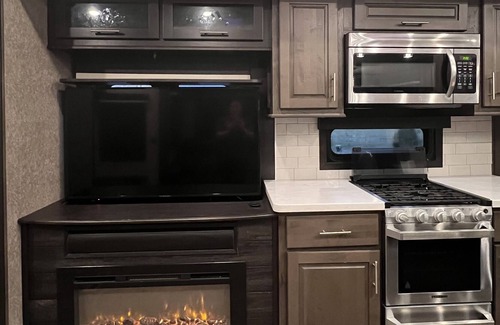 Buchanan House | Luxury Fifth Wheel with a View