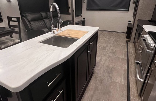 Buchanan House | Luxury Fifth Wheel with a View