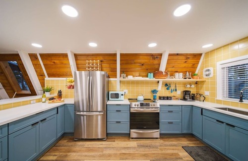 Lincoln City House | Luxury | Fire Place | Hot Tub | Sauna | Walk2Beach