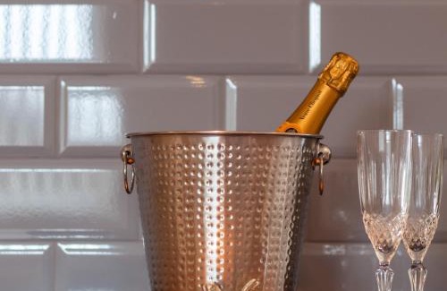 Stanley Apartment | Luxury five star cottage one