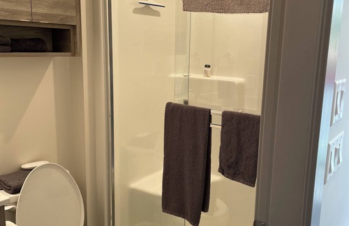 Vernon Apartment | Luxury Flat at Okanagan Lake
