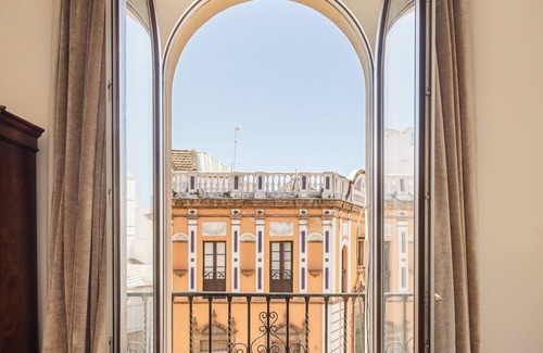 Santa Cruz Apartment | Luxury flat at the foot of the Cathedral