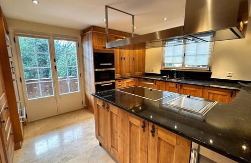 Zweisimmen Nr Gstaad Apartment | Luxury Flat Close to Park Hotel in Gstaad