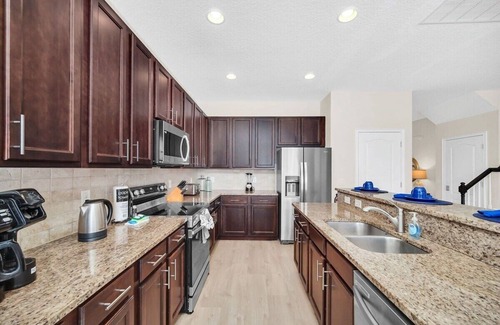 Sunridge Woods House | Luxury Florida Vacation Home – Private South Facing Pool & Close Disney