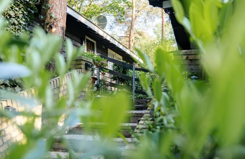 Langstraat Cottage | Luxury forest house with hot tub, bath and rain shower in the forests of Limburg
