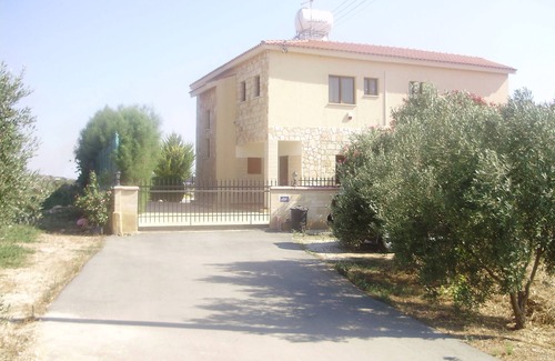 Kathikas Villa | Luxury four bedroom villa in peaceful area of Kathikas with big private pool