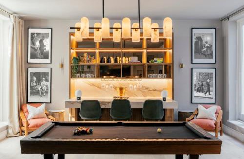 Parsons Green and Walham Apartment | Luxury Fulham Townhouse with a Bar & Games Room