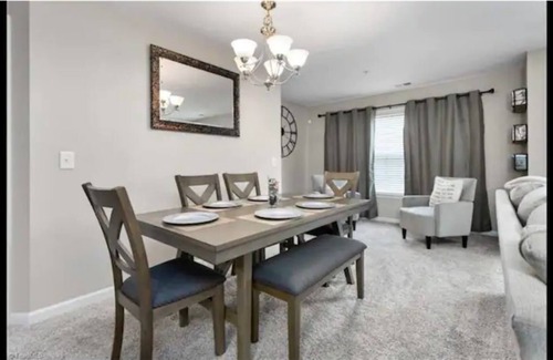 Greensboro Condo | Luxury Full 2 BR 2 bath condo in great location