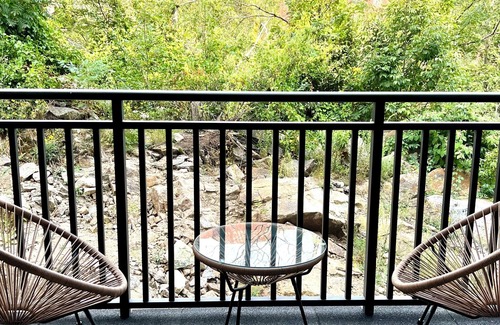 Quincy Apartment | Luxury Furnished 2 Bed Apartment in Quincy