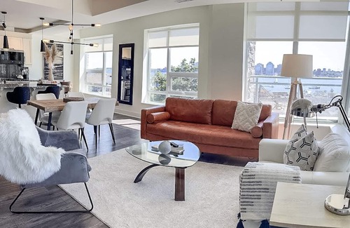 Downtown Apartment | Luxury furnished executive suite with fireplace