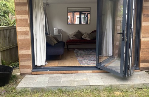 West Putney Cabin | Luxury Garden Cabin near River Thames and Richmond Park
