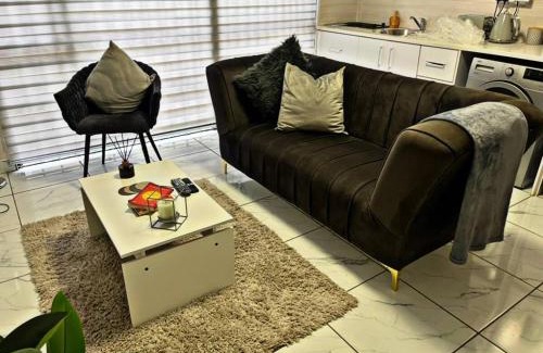 Riebeeckstad Apartment | Luxury Garden Cottage in Welkom