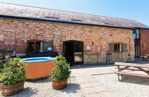 Woolland Cottage | Luxury barn conversion sleeping 16 with hot tub and ensuite bedrooms