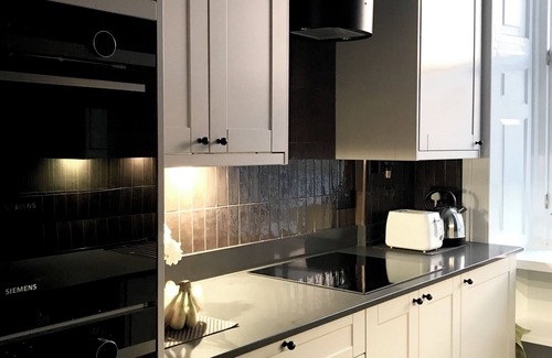Leith Apartment | Luxury Georgian apartment in Leith Links (up to 2 guests)