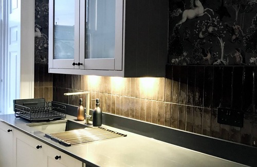 Leith Apartment | Luxury Georgian apartment in Leith Links (up to 2 guests)
