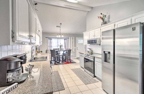 Hinesville House | LUXURY GETAWAY, 4 BR, 2.5 BATH, NEAR FT. STEWART