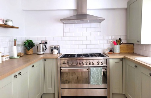 Montpellier Apartment | Luxury Getaway, Cheltenham's Finest Location