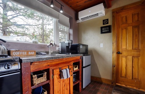 Hot Springs Cabin | Luxury Getaway Near Mineral Spa - Ponderosa Cabin