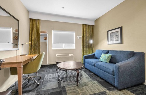 Vacaville Hotel | Luxury Getaway! with Free continental breakfast, close to Southwood Park