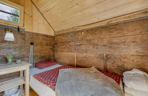 Ivancna Gorica Apartment | Luxury Glamping House Pia - Happy Rentals