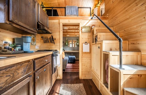 Woodland Park House | Luxury Glamping | Tiny Haven, Firepit & Grill