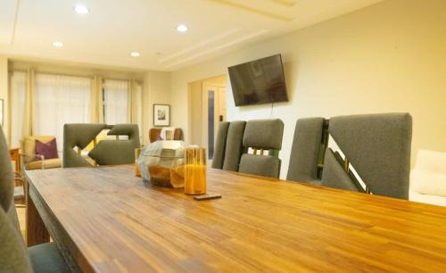 Glenview House | Luxury Glenview Retreat with Stunning Amenities