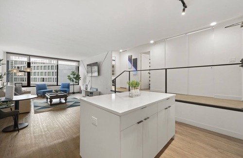 Rush and Division Apartment | ✨💫Luxury Gold Coast Home w/ Rooftop Pool & Gym 💫✨