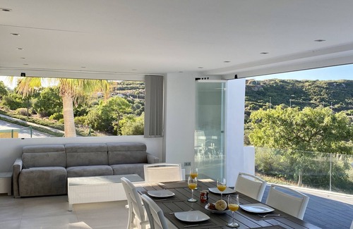 Casares Apartment | Luxury Golf and Beach Holiday Apartment on Finca Cortesin Golf Club.