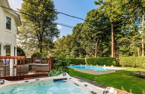 Blainville Villa | Luxury Golf Course 4Bedroom Villa w/ outdoor jacuzzi & salt water Pool