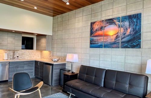 Moanalua House | LUXURY GOLF COURSE FRONTAGE HOME "D", MODERN CLEAN, GATED, Nr. JBPHH, CAMP SMITH