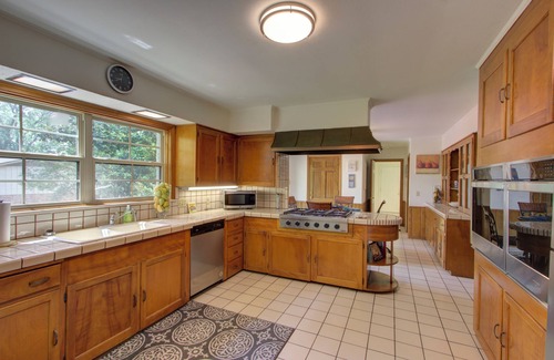 Texarkana House | Luxury Golf Course Getaway at Texarkana Country Club.