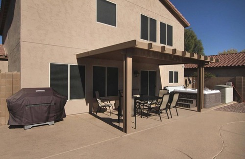San Tan Valley House | Luxury Golf Property - Heated Pool - Hot Tub - Putting Green - HDTV