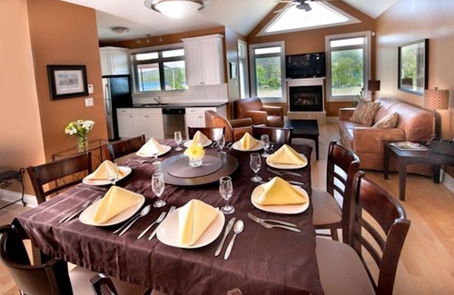 Baddeck House | Luxury Golf Retreat - Unlimited Golf for 4