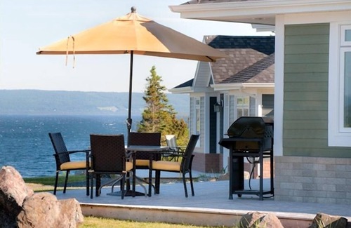 Baddeck House | Luxury Golf Retreat - Unlimited Golf for 4