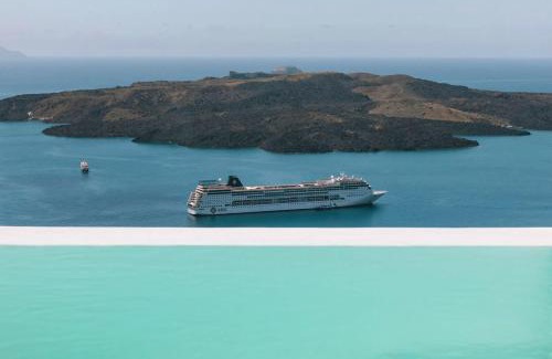 Fira Villa | Luxury Grand Santorini Villa 3 Bedrooms Unforgettable Caldera Sea Views & Outdoor Hot Tub Fira