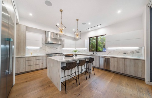 Sherman Oaks House | Luxury Green villa! 6bdr w pool and theatre