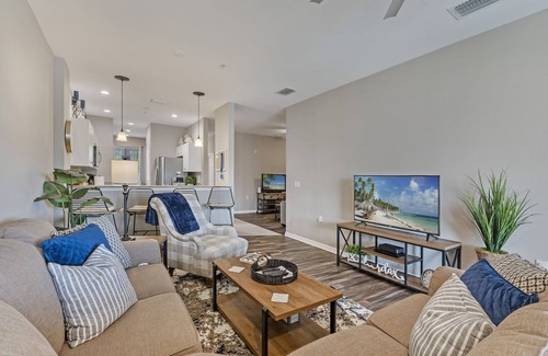 Naples Condo | Luxury GreenLinks Condo: Top Rated Golf, Resort Pool,LakeView - close to beaches