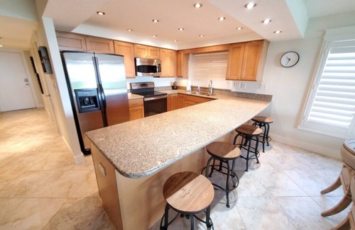 Crescent Beach Condo | Luxury Ground Floor Condo - Oceanfront with Pool Access