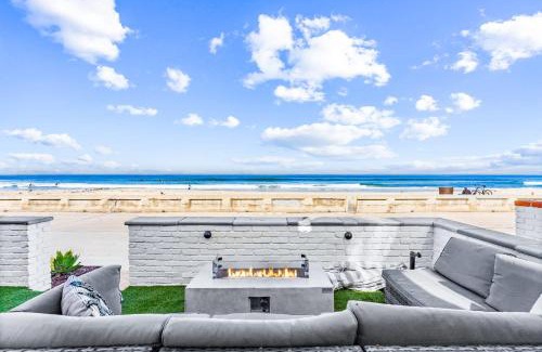Mission Beach House | Luxury Ground N Oceanfront Unit with Patio Lounge